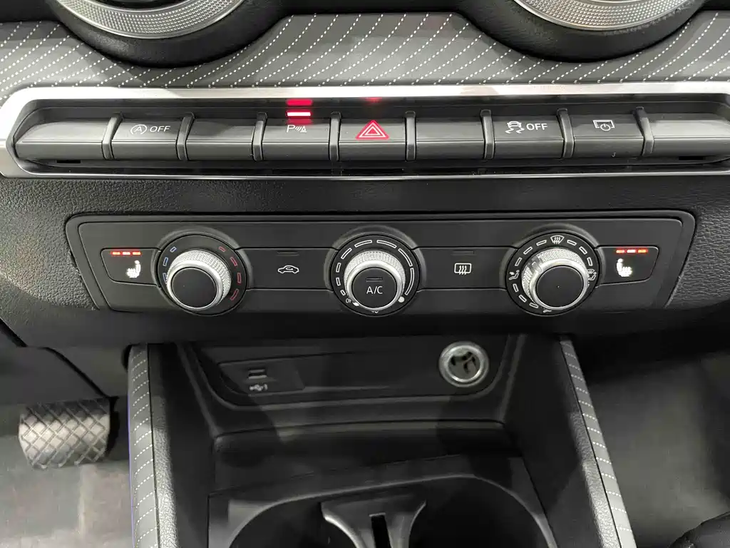 Audi Q2L 2023 — фото 11