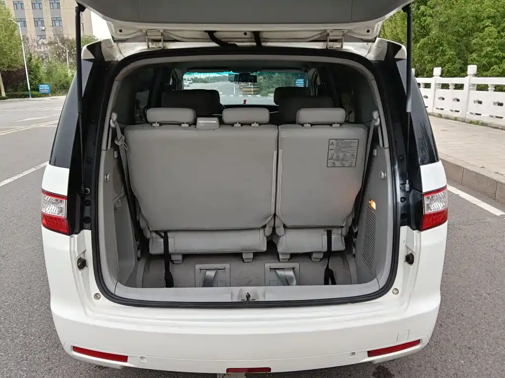 Luxgen Big 7 MPV 2015 — фото 18