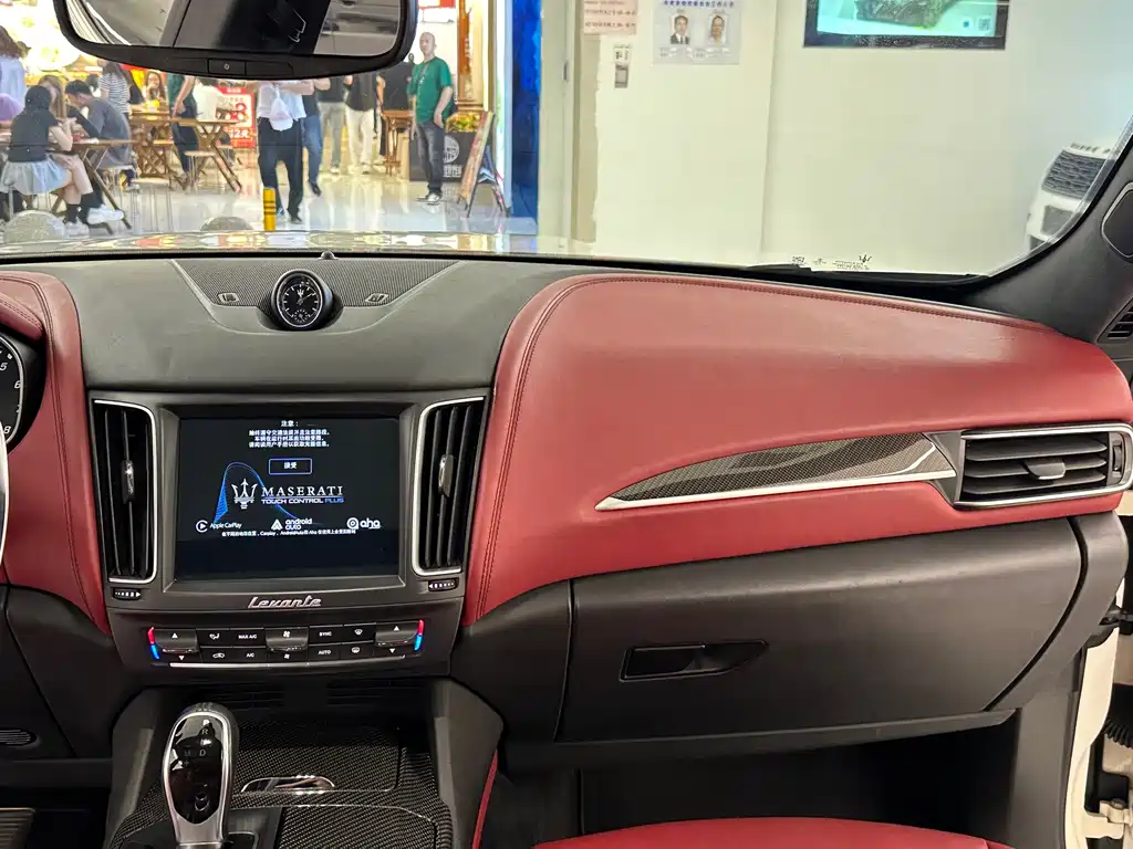 Maserati Levante 2017 — фото 18