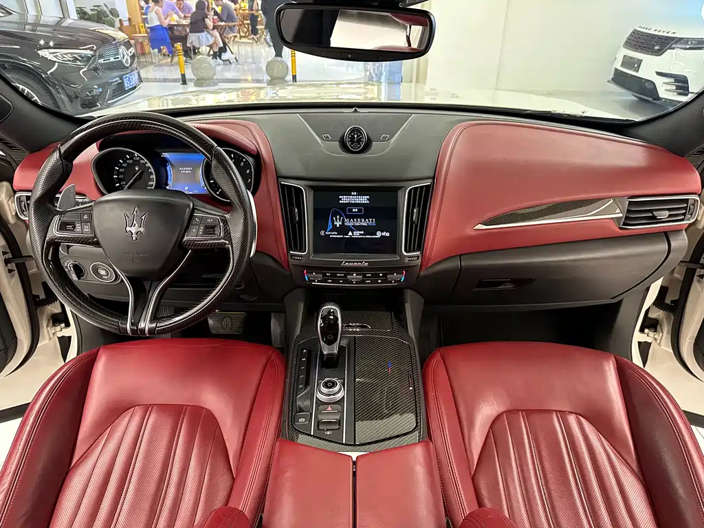 Maserati Levante 2017 — фото 22