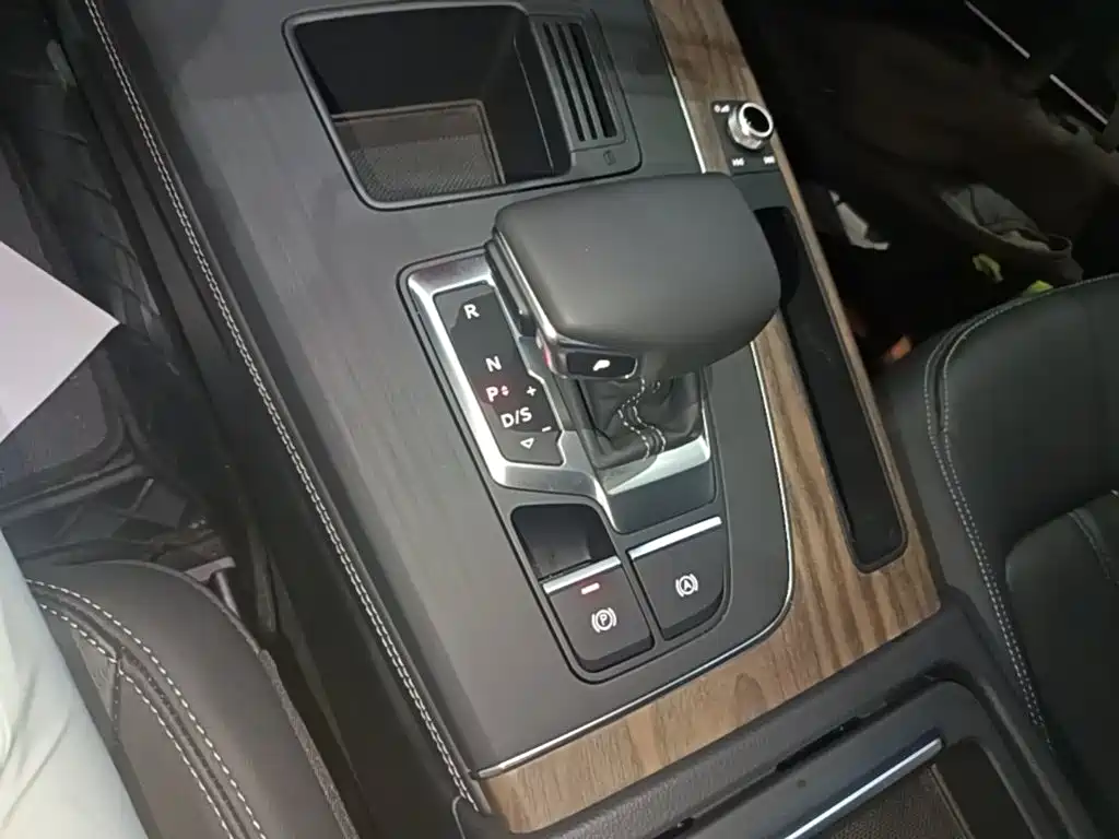 Audi Q5L 2022 — фото 14