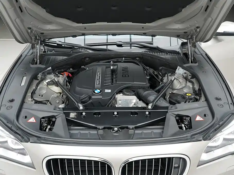 BMW 7 Series 2015 — фото 32