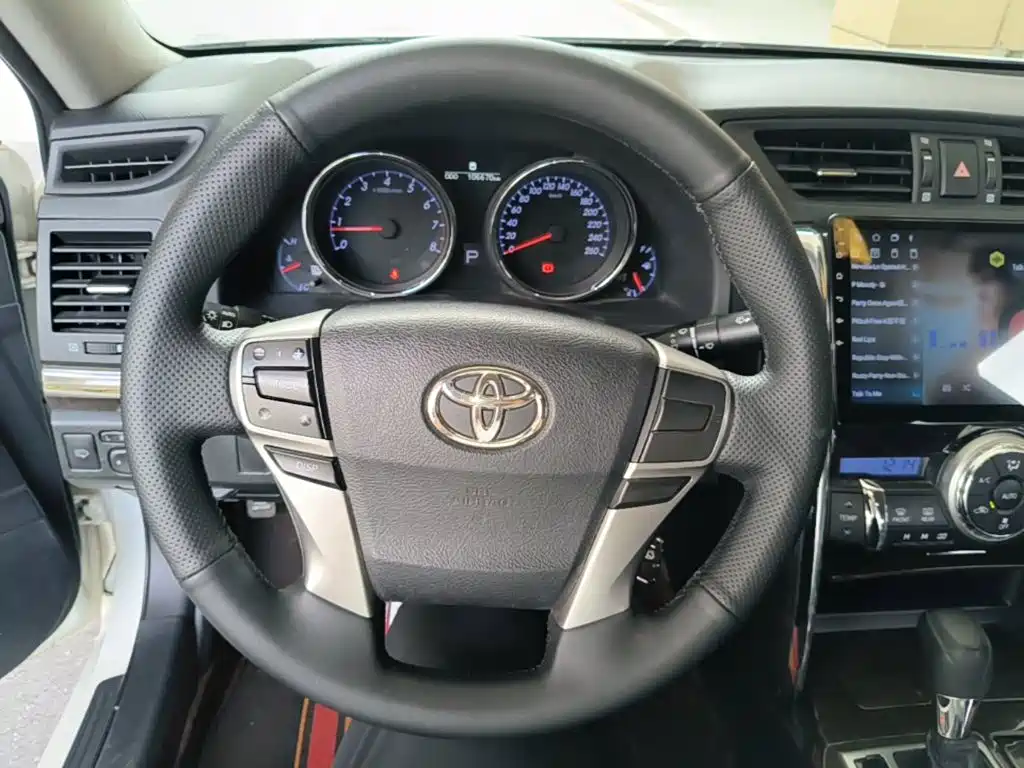 Toyota Reiz 2017 — фото 11