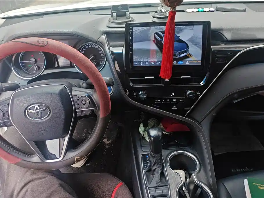 Toyota Camry 2021 — фото 12