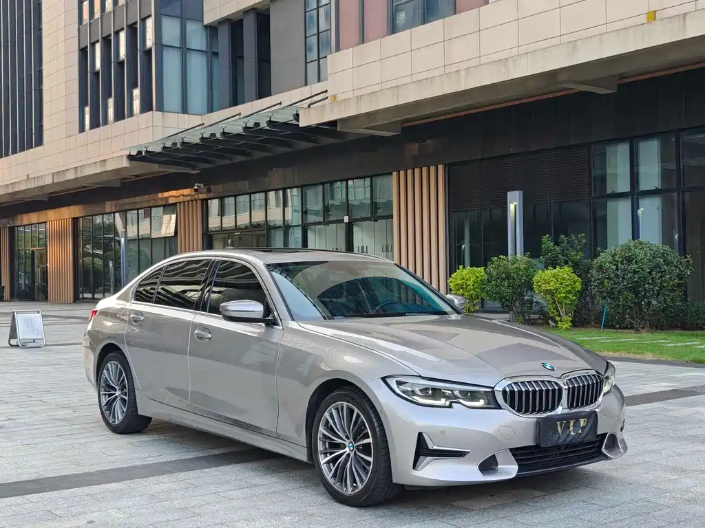 BMW 3 Series 2019 — фото 1