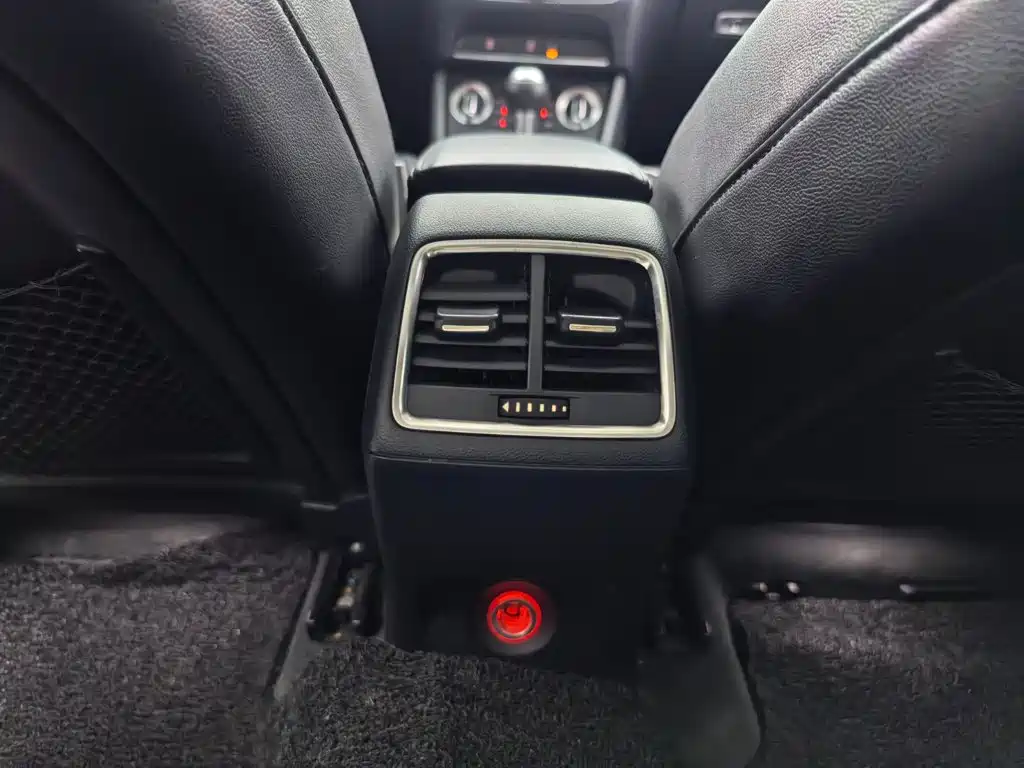 Audi Q3 2015 — фото 17