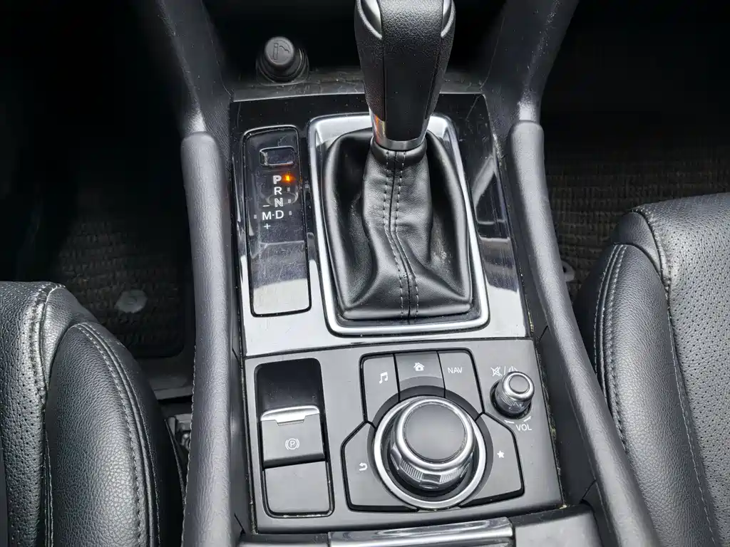 Mazda 3 Axela 2018 — фото 19