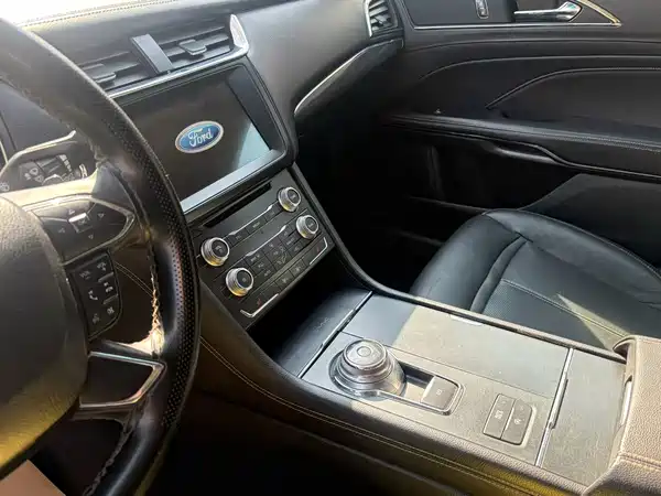 Ford Taurus 2017