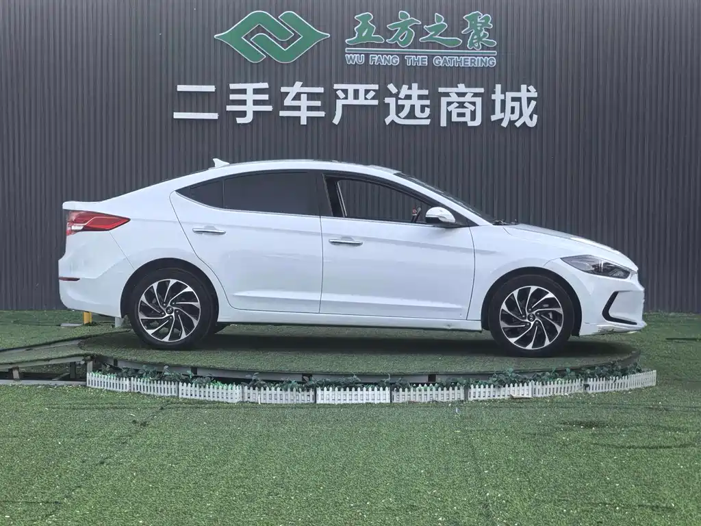 Hyundai Elantra 2020 — фото 4