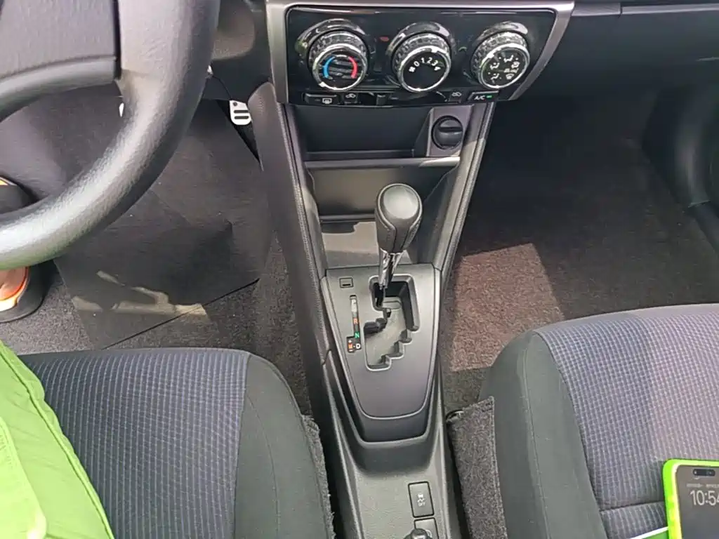 Toyota Yaris L 2017 — фото 14