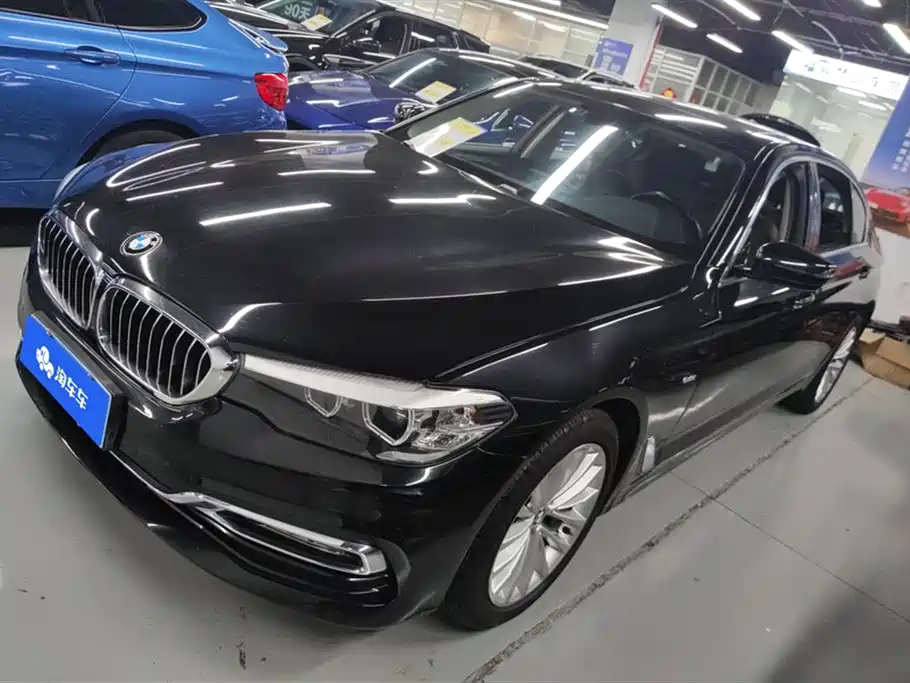 BMW 5 Series 2019 — фото 1