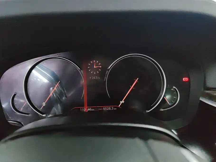 BMW 5 Series 2019 — фото 14