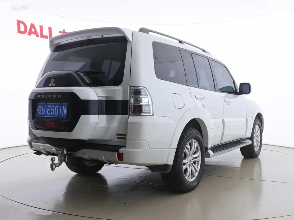 Mitsubishi Pajero 2018 — фото 14