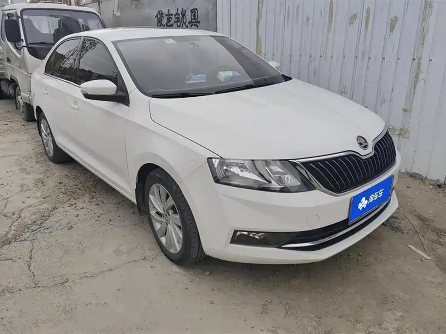 Skoda Rapid 2018 — фото 1
