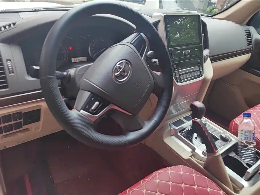 Toyota Land Cruiser 2019 — фото 12