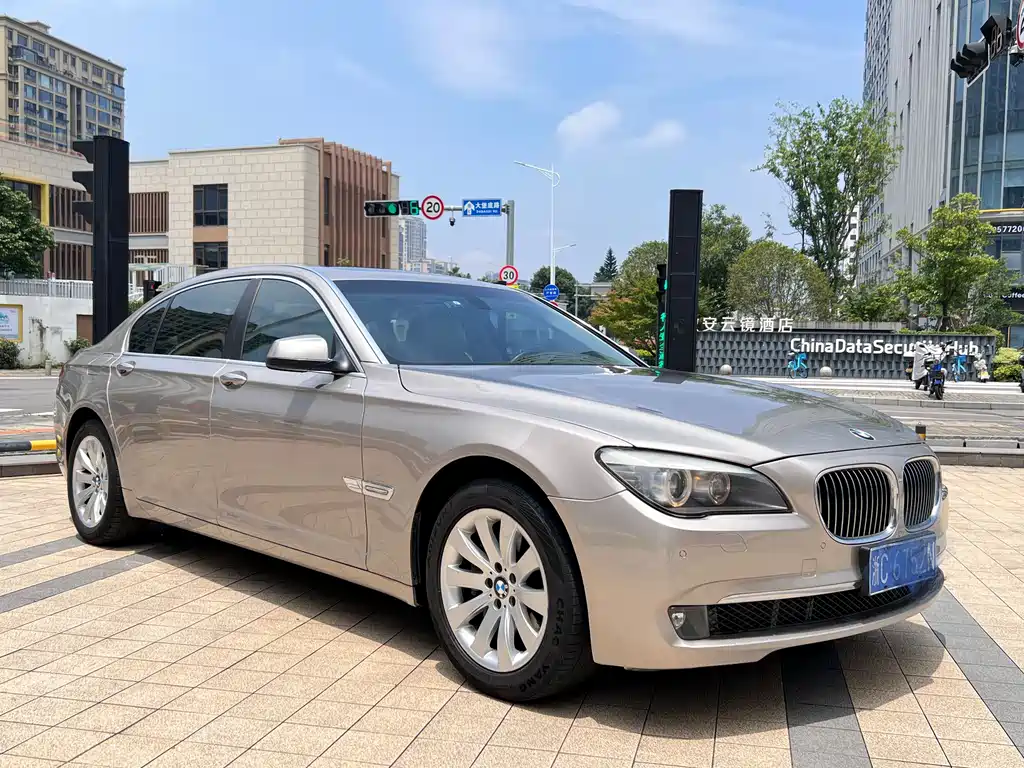 BMW 7 Series 2010 — фото 4