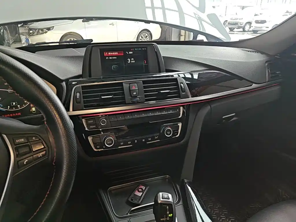 BMW 3 Series GT 2018 — фото 13