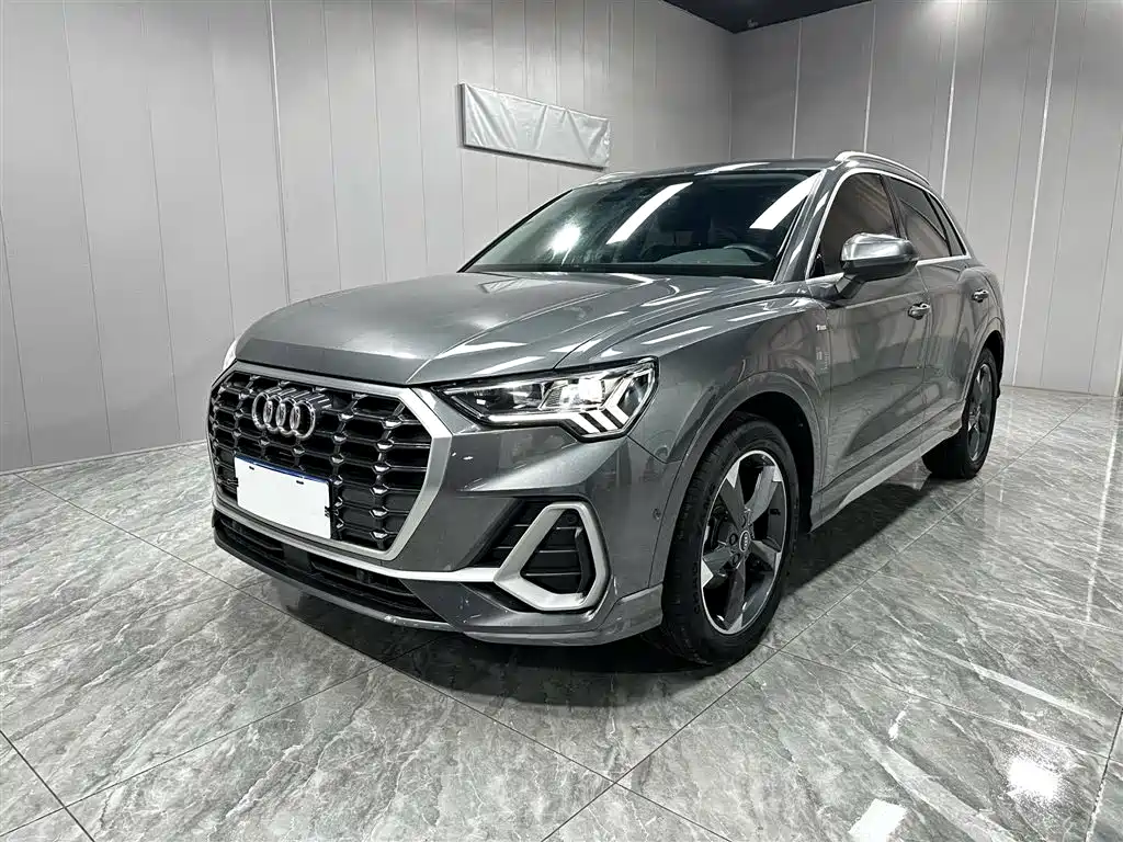 Audi Q3 2022 — фото 1