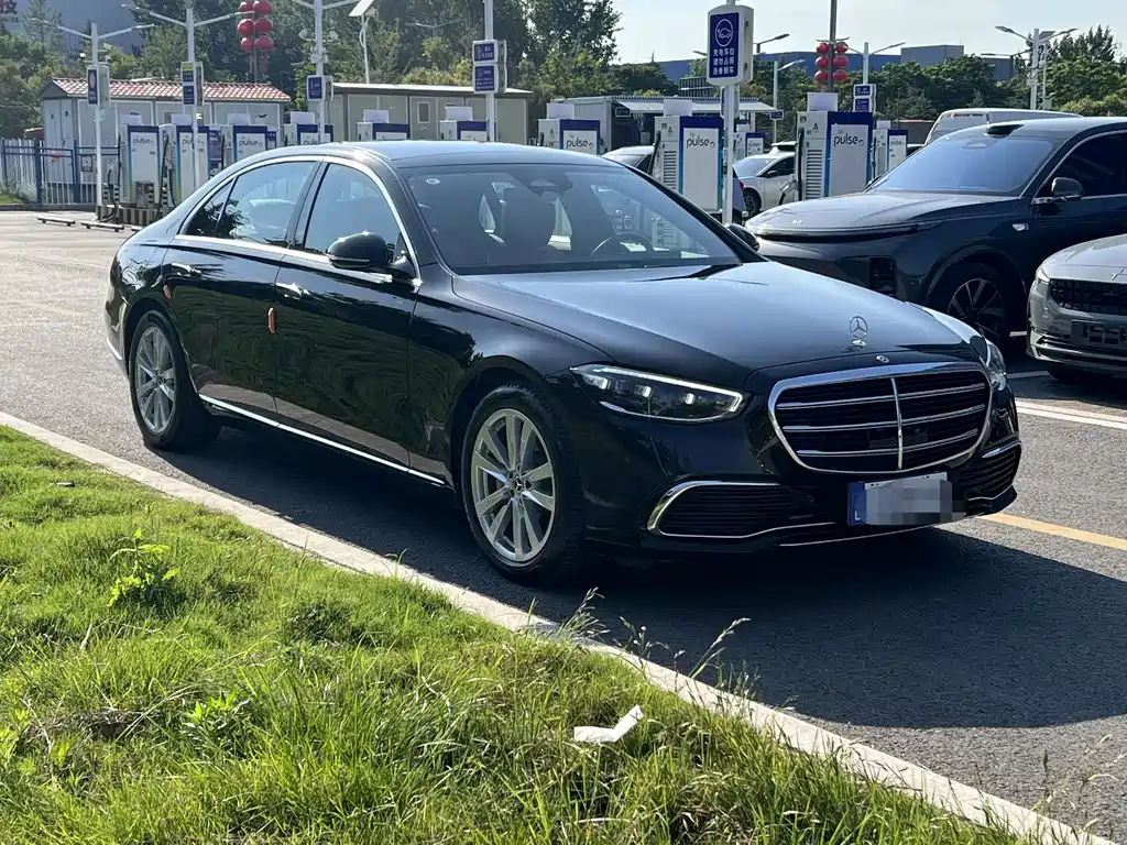 Mercedes-Benz S-Class 2023