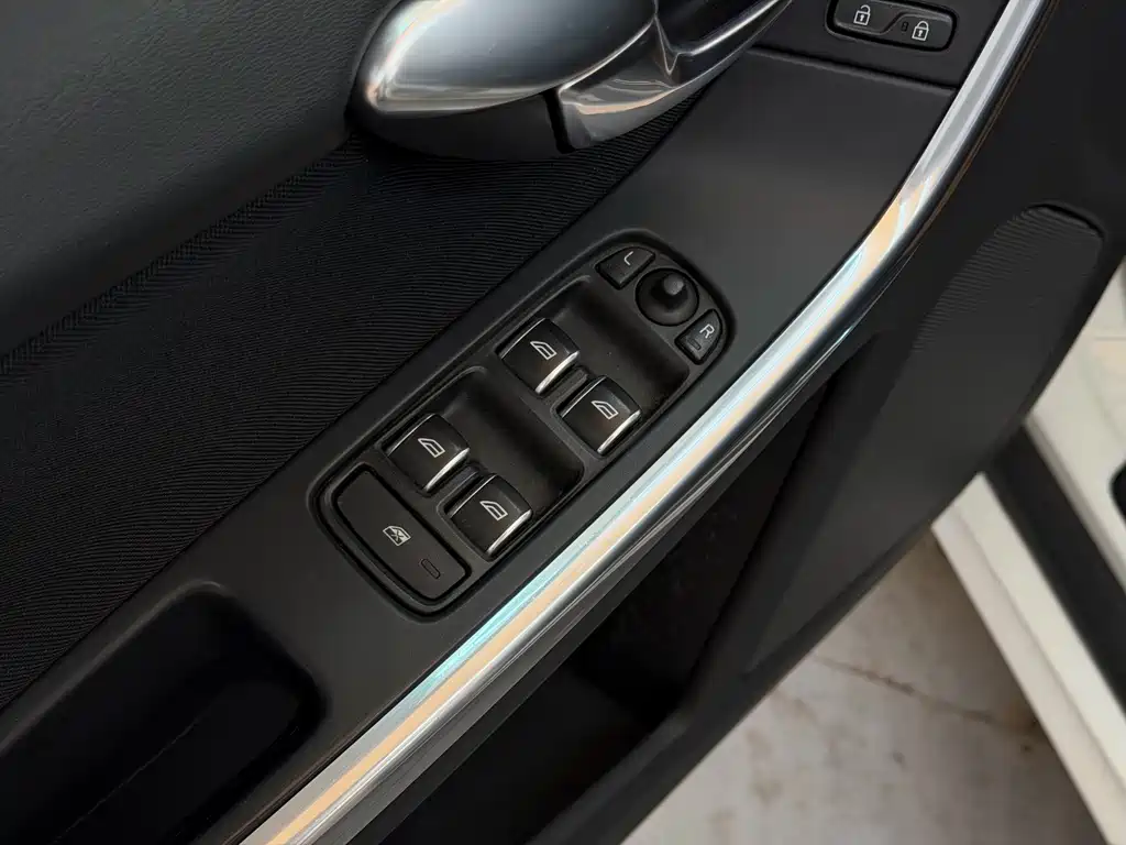 Volvo XC60 2016 — фото 9