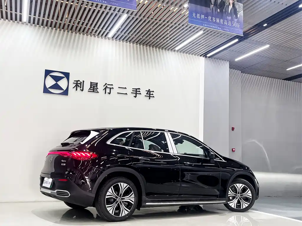 Mercedes-Benz EQE SUV 2025