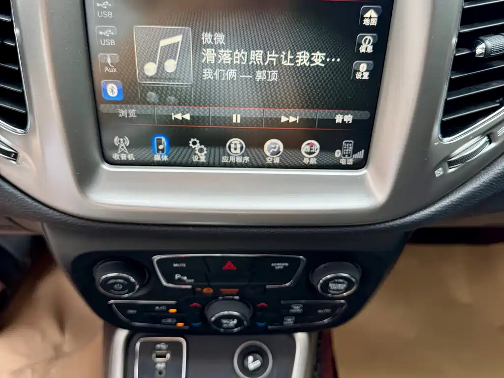 Jeep Compass 2017 — фото 11