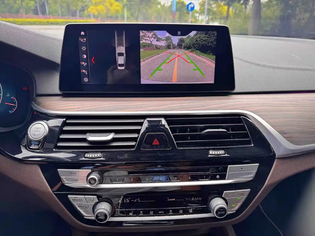 BMW 5 Series 2019 — фото 17