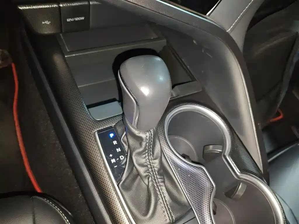 Toyota Camry 2023 — фото 13