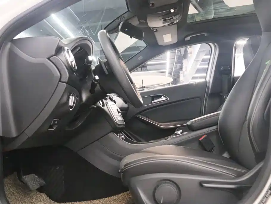 Mercedes-Benz A-Class 2016 — фото 13