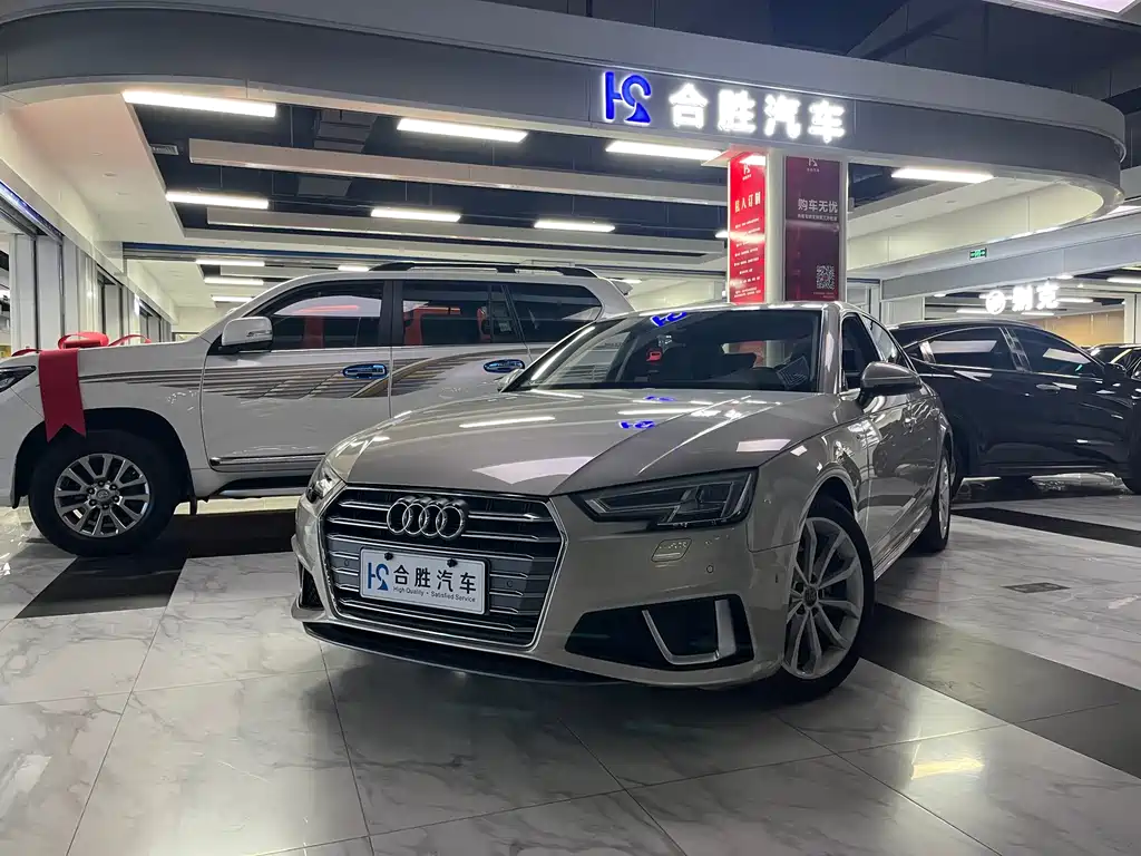 Audi A4L 2019 — фото 1
