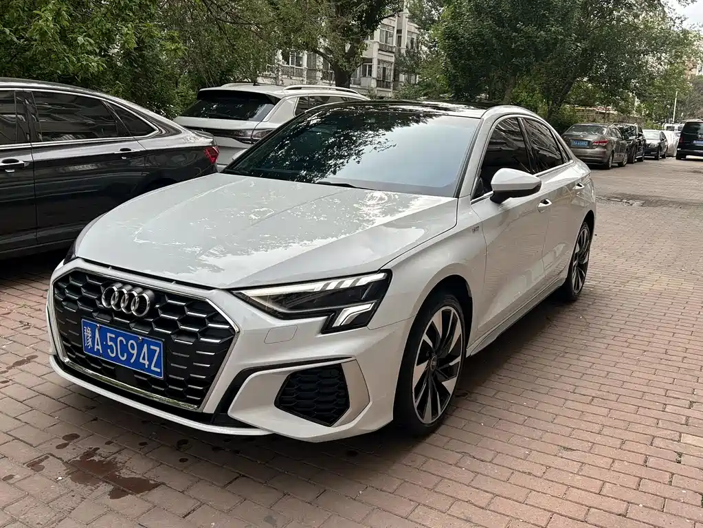 Audi A3 2023 — фото 1