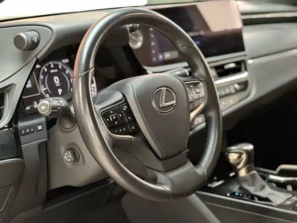 Lexus ES 2023