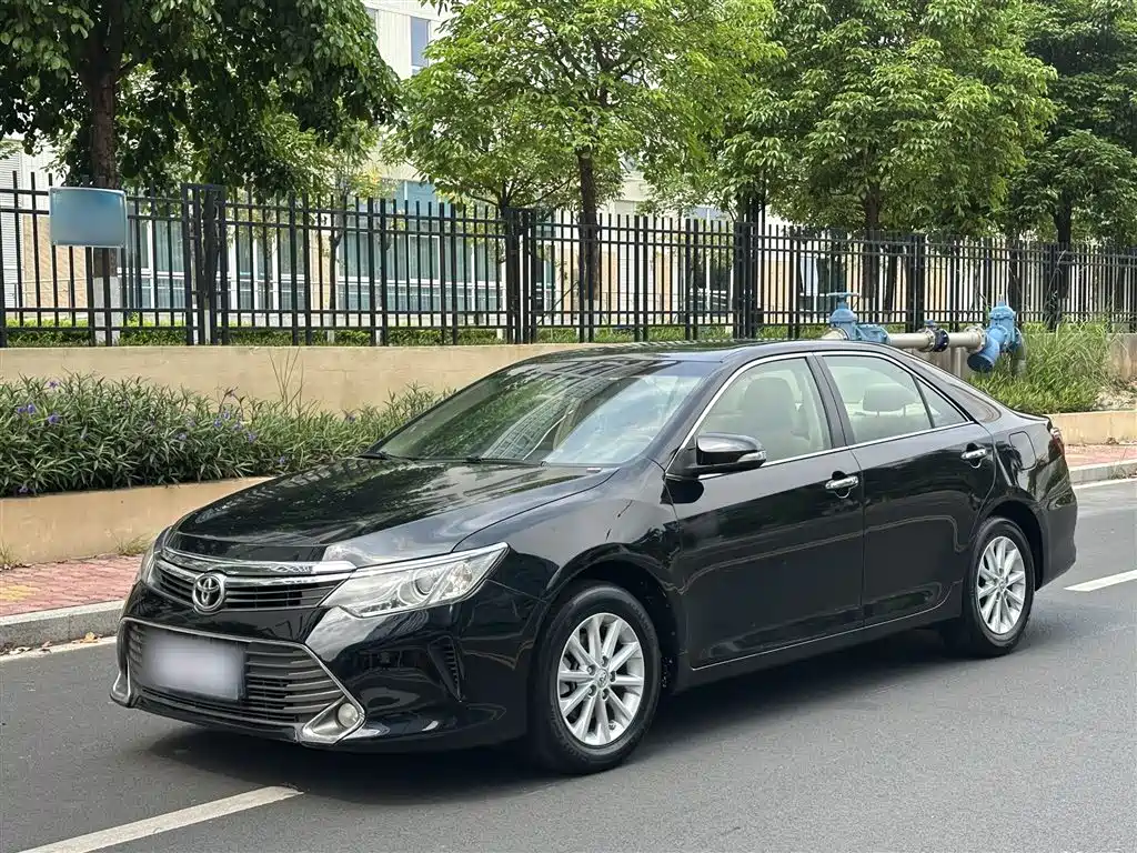 Toyota Camry 2015 — фото 2