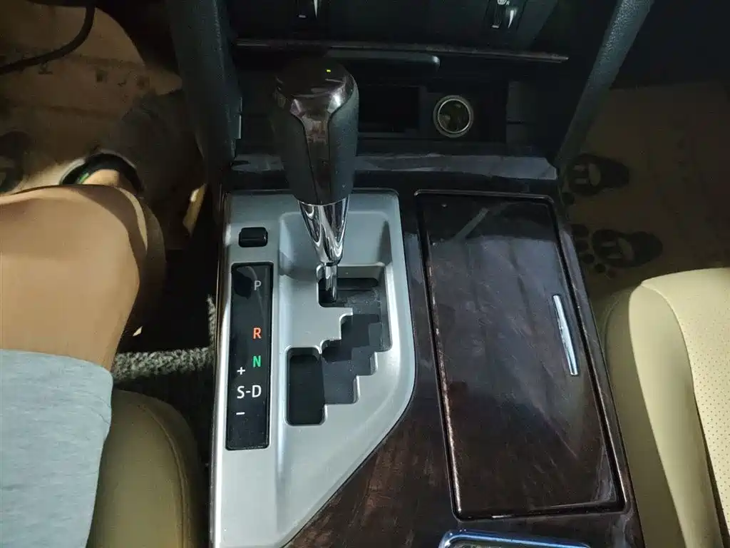 Toyota Camry 2015 — фото 10