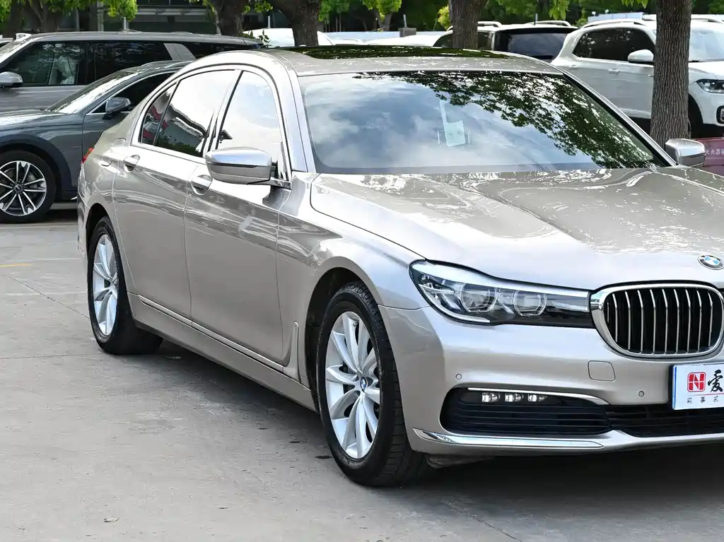 BMW 7 Series 2017 — фото 9