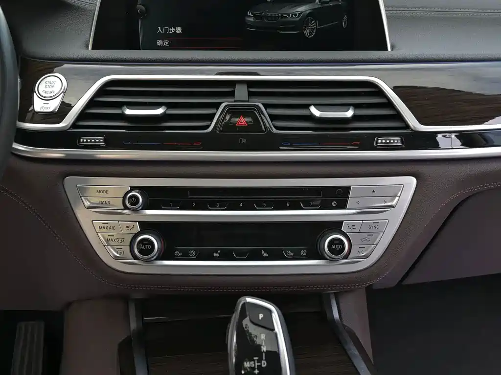 BMW 7 Series 2017 — фото 12
