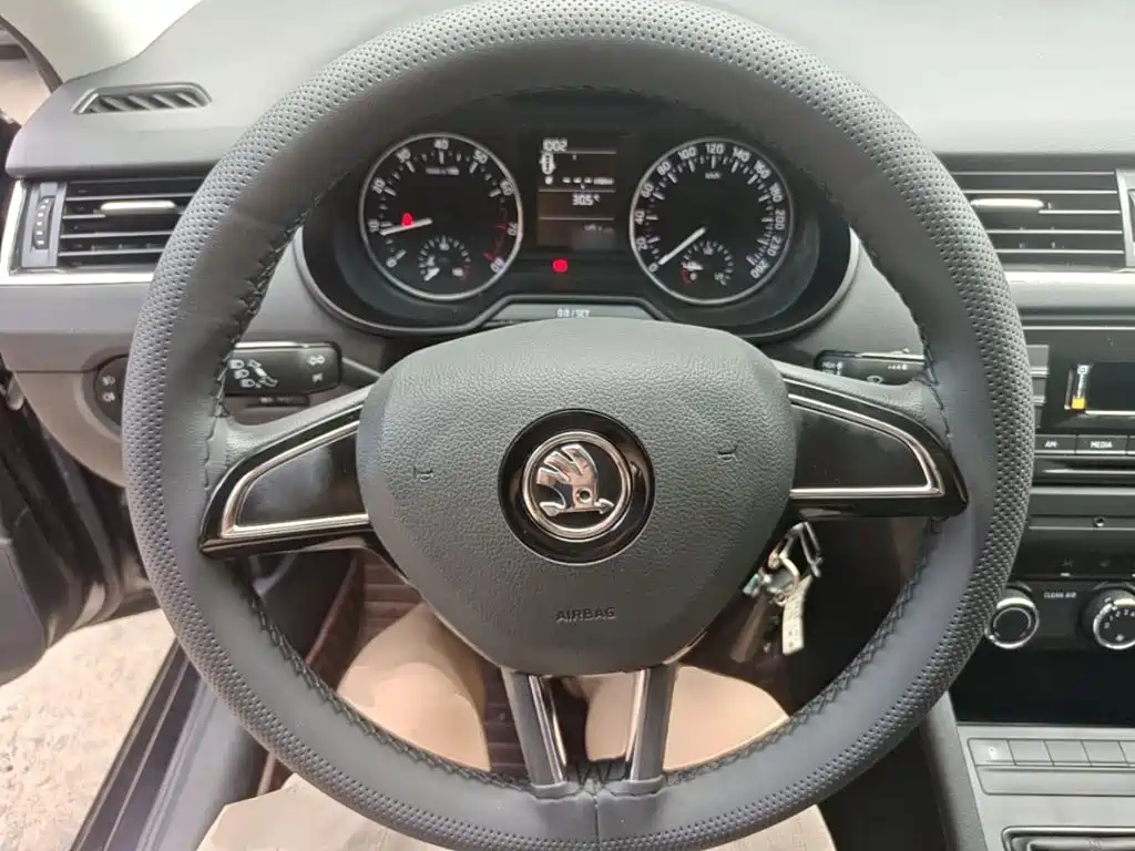 Skoda Octavia 2017 — фото 11