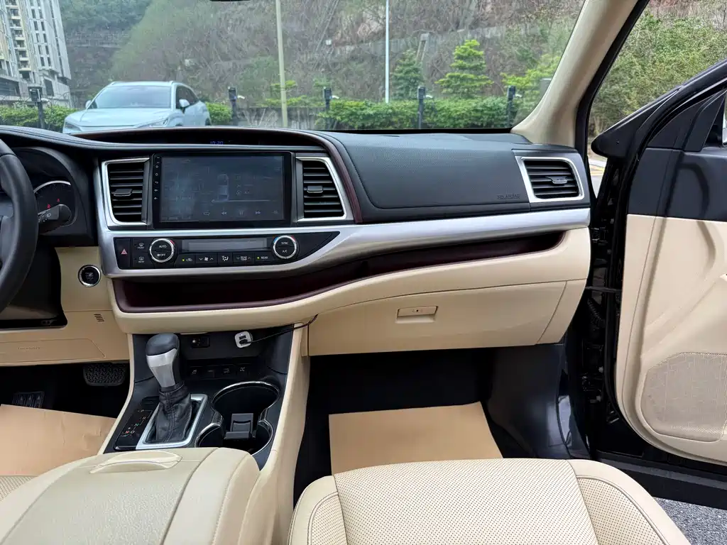 Toyota Highlander 2018 — фото 17