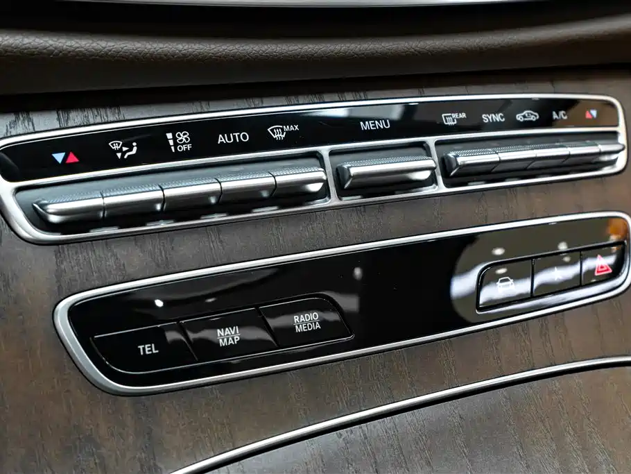 Mercedes-Benz E-Class 2024 — фото 22