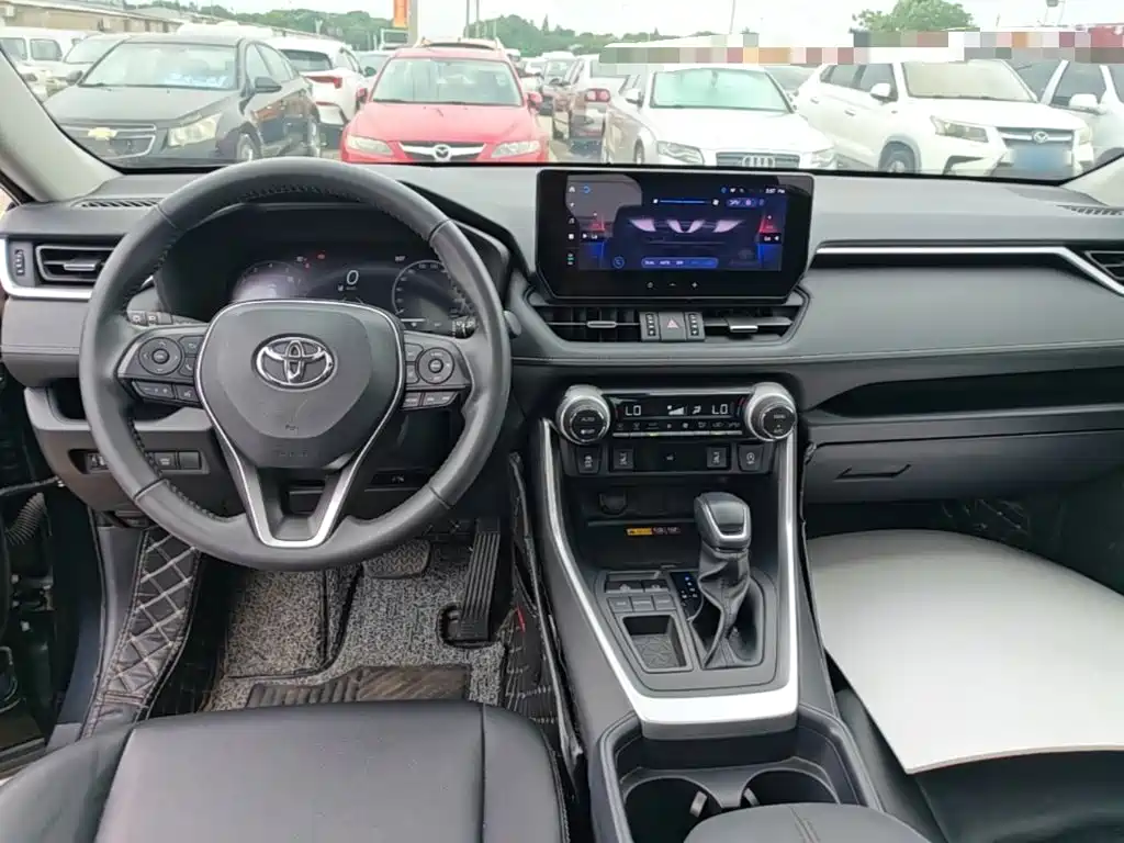 Toyota RAV4 2024 — фото 10