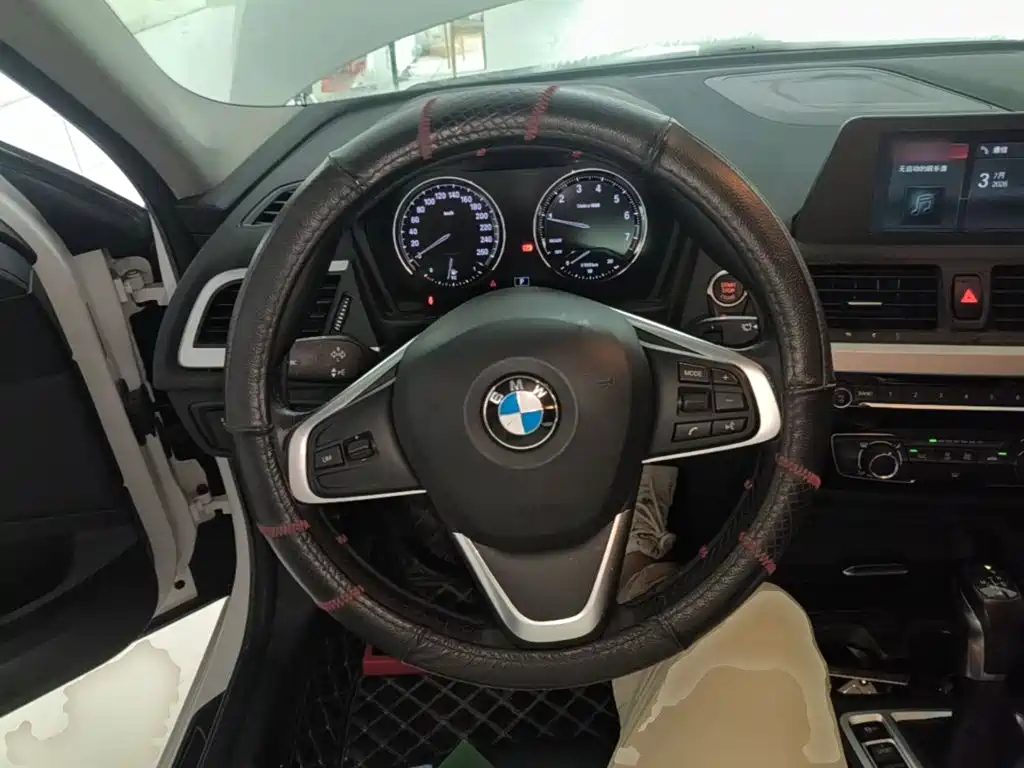 BMW 1 Series 2019 — фото 11