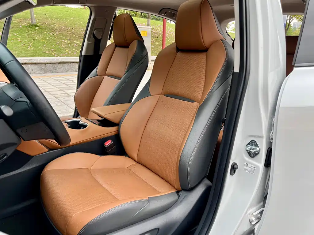 Toyota Venza 2022 — фото 15
