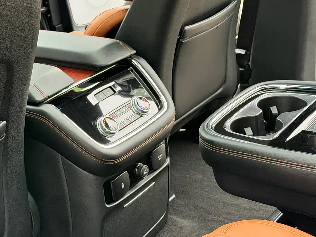Lincoln Navigator 2021 — фото 11