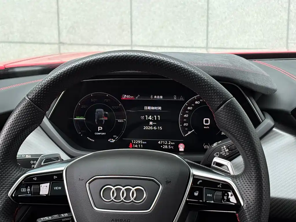 Audi RS e-tron GT 2024 — фото 17