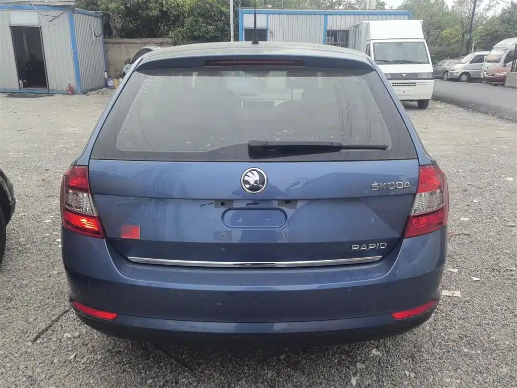 Skoda Rapid Spaceback 2015 — фото 6