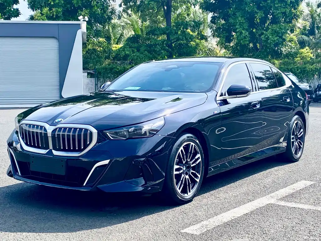 BMW 5 Series 2024 — фото 1
