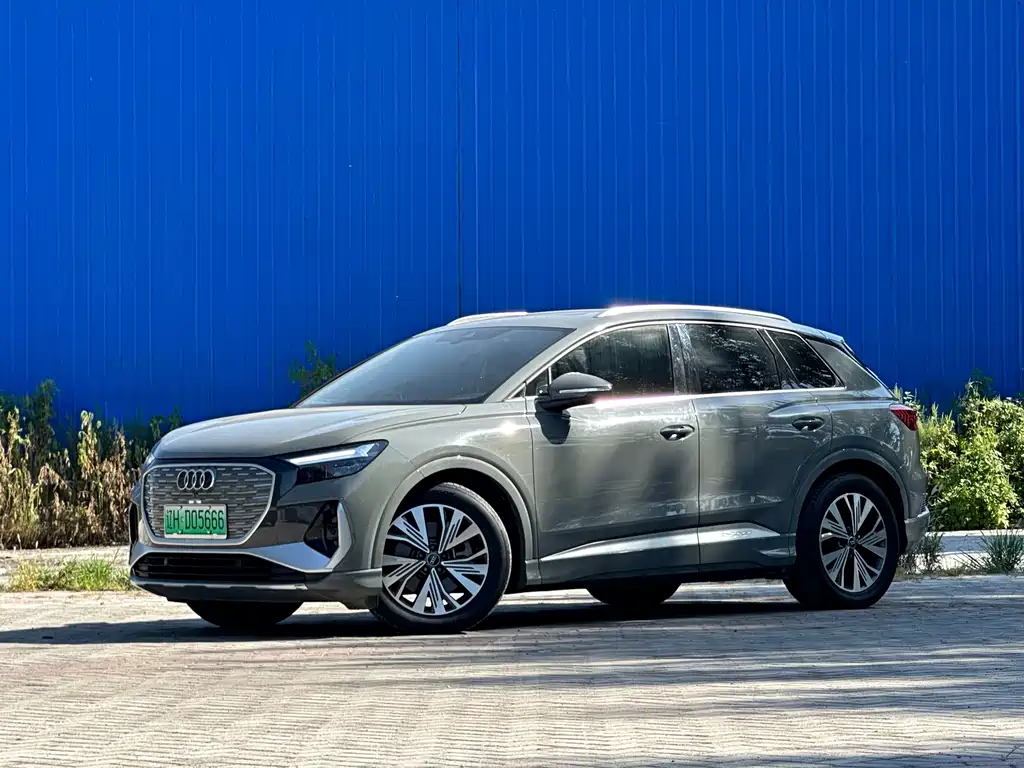 Audi Q4 E-Tron 2023 — фото 1