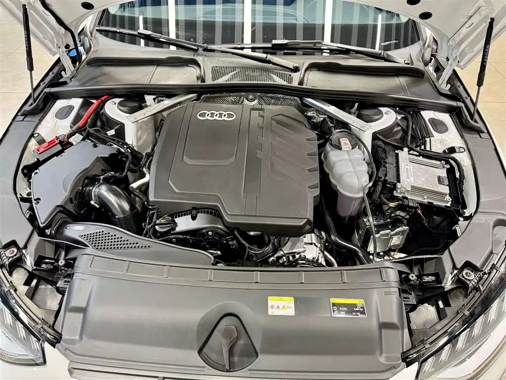 Audi A4L 2023 — фото 11