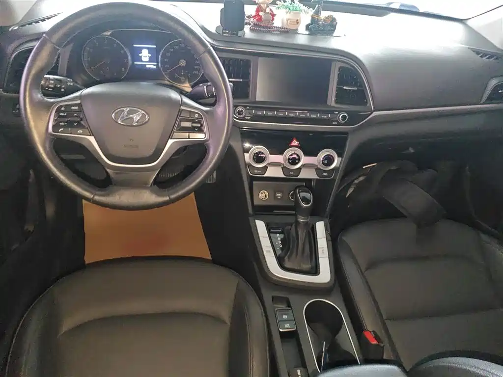Hyundai Elantra 2020 — фото 6