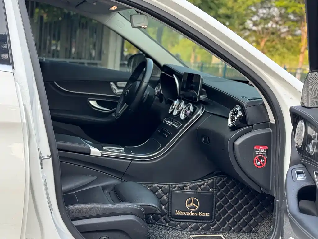 Mercedes-Benz C-Class 2019 — фото 13
